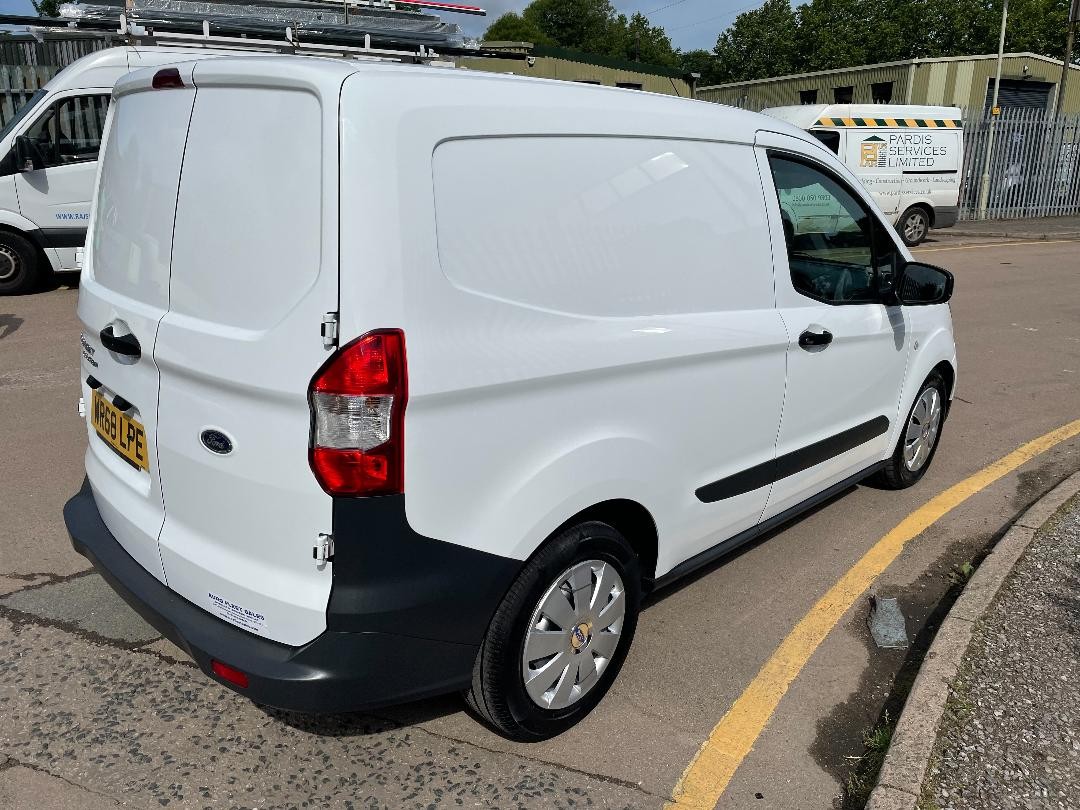 FORD TRANSIT COURIER EU6 6 SPEED + AC 